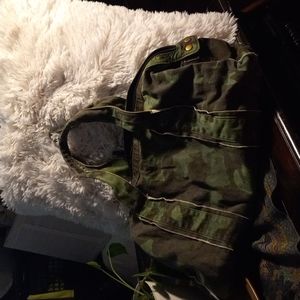 Vintage Hurley Duffle purse, adjustable sides.